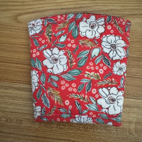Love Mich Coffee Cozy -Regular Red Floral - Picture 2 of 2